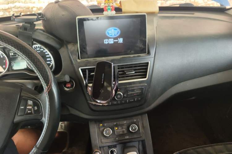 Used Bestune X40 2017 1.6L Automatic Prestige Edition Audio And AC Panel