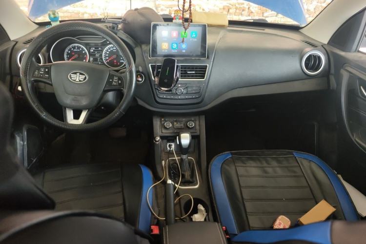 Used Bestune X40 2017 1.6L Automatic Prestige Edition Center Console