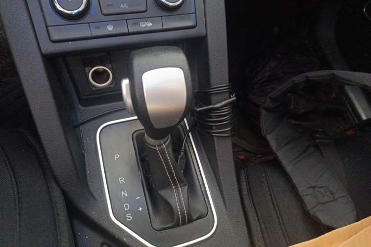 Used Bestune X40 2017 1.6L Automatic Connected Smart Cool Edition Gear Lever