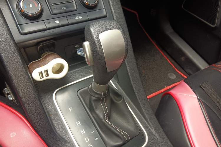 Used Bestune X40 2017 1.6L Automatic Luxury Model Gear Lever