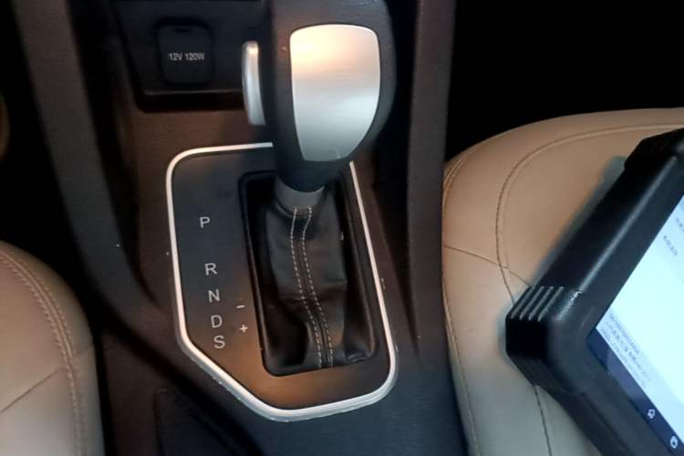 Used Bestune X40 2017 1.6L Automatic Prestige Edition Gear Lever