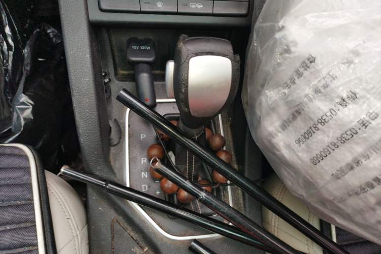 Used Bestune X40 2017 1.6L Automatic Luxury Model Gear Lever