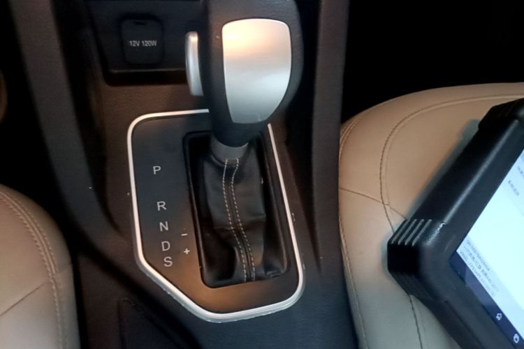 Used Bestune X40 2017 1.6L Automatic Prestige Edition Gear Lever