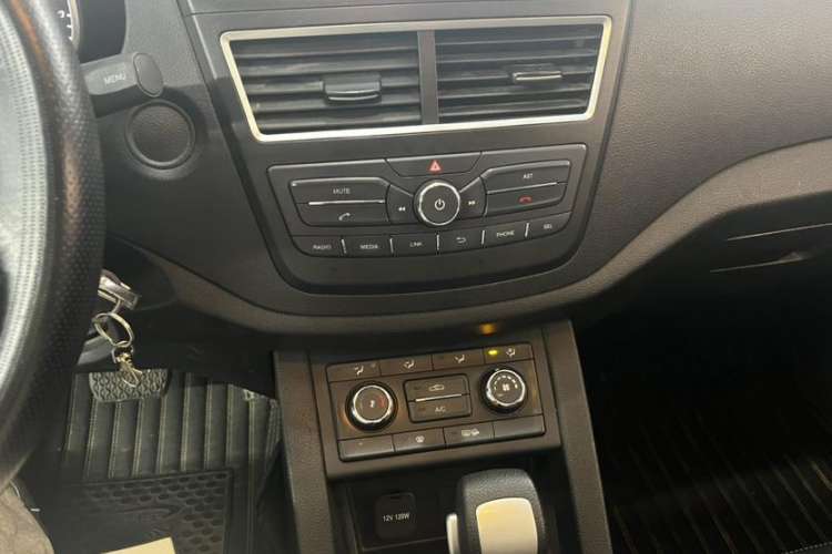 Used Bestune X40 2017 1.6L Automatic Luxury Model Interior 1