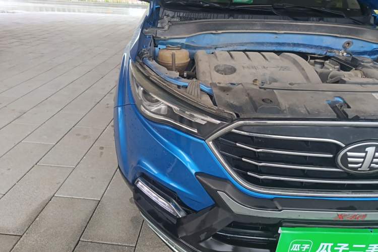 Used Bestune X40 2017 1.6L Automatic Connected Smart Cool Edition Right Front Headlight