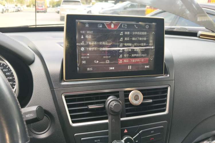 Used Bestune X40 2017 1.6L Automatic Luxury Model Audio And AC Panel