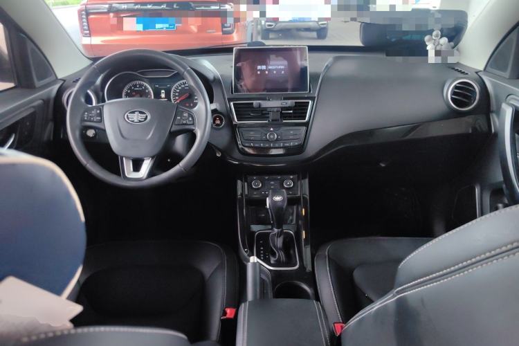 Used Bestune X40 2017 1.6L Automatic Prestige Edition Center Console