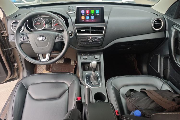 Used Bestune X40 2017 1.6L Automatic Prestige Edition Center Console