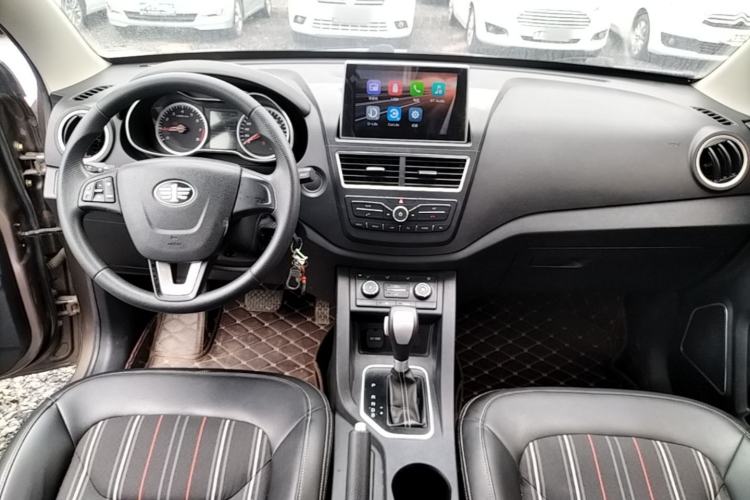 Used Bestune X40 2017 1.6L Automatic Luxury Model Center Console