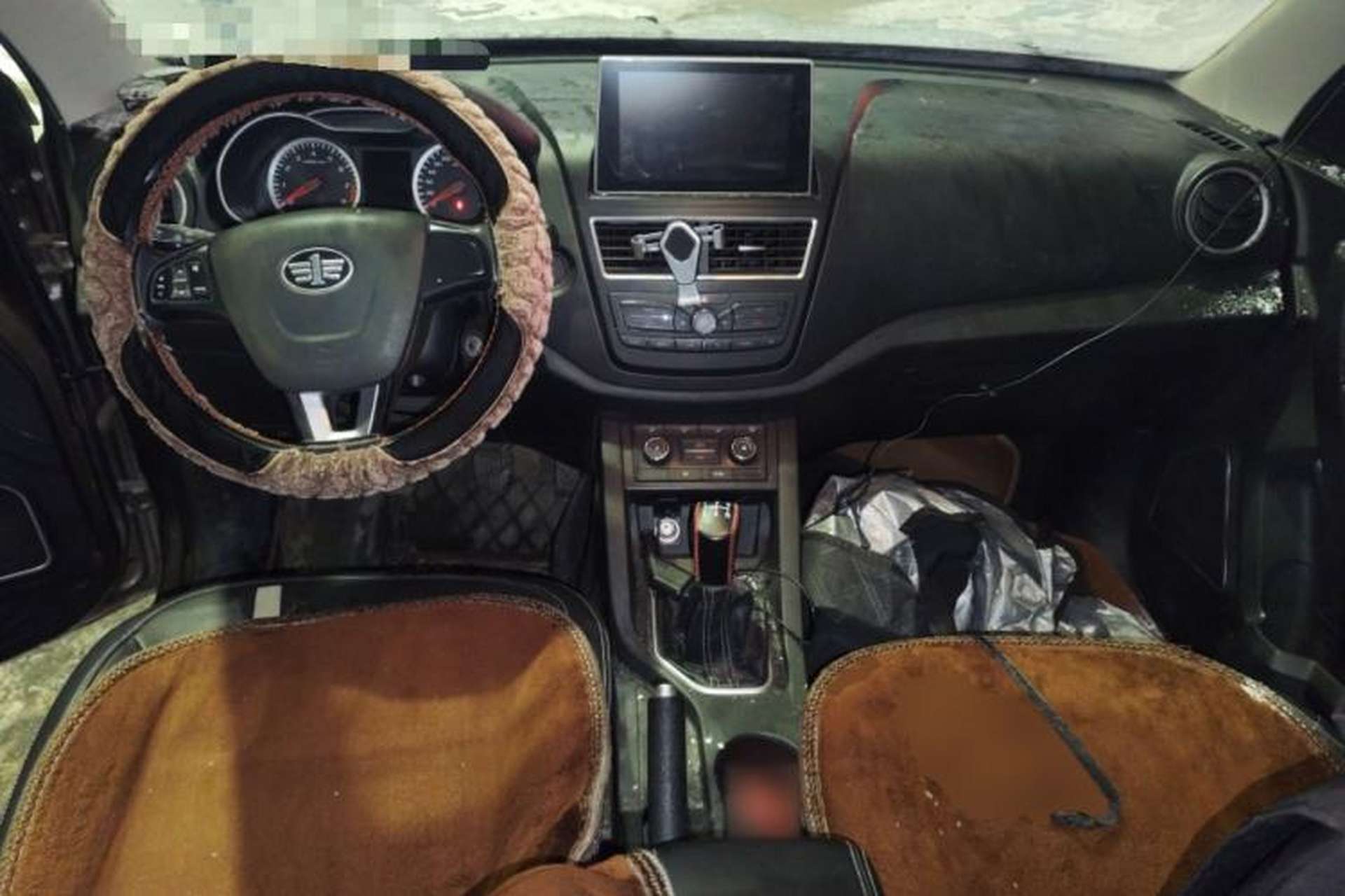 Used Bestune X40 2017 1.6L Manual Luxury Edition Center Console
