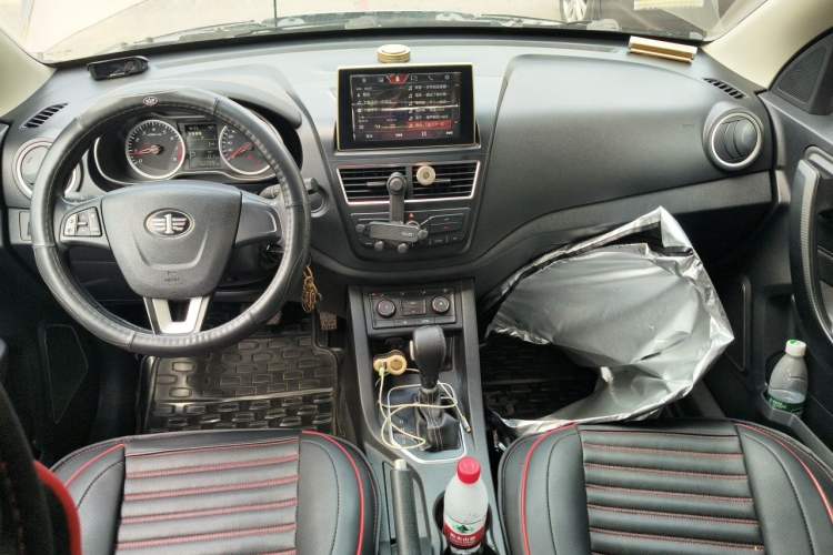 Used Bestune X40 2017 1.6L Automatic Luxury Model Center Console