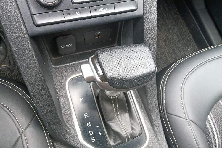 Used Bestune X40 2017 1.6L Automatic Luxury Model Gear Lever