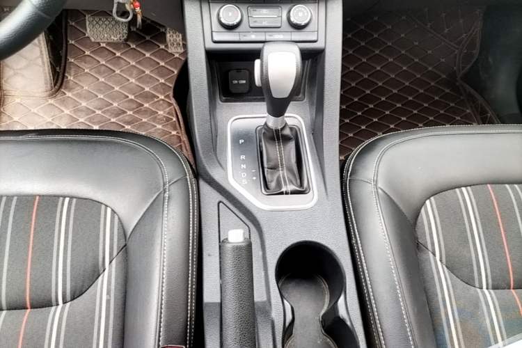 Used Bestune X40 2017 1.6L Automatic Luxury Model Gear Lever