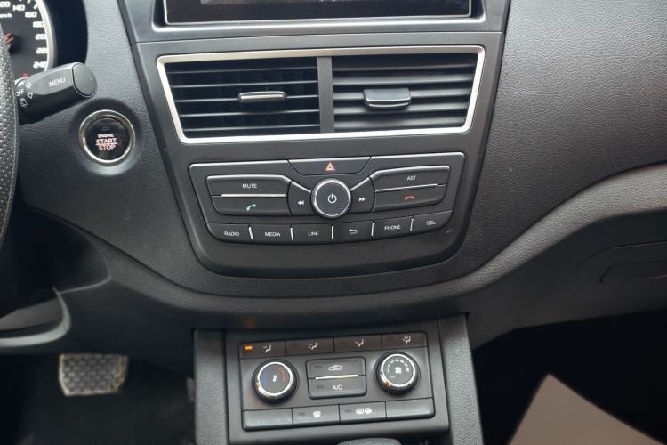 Used Bestune X40 2017 1.6L Automatic Prestige Edition Interior 10