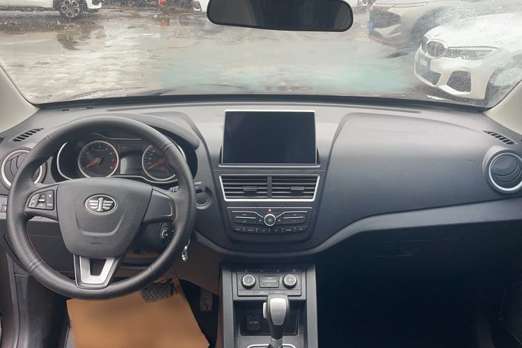 Used Bestune X40 2017 1.6L Automatic Luxury Model Interior 3