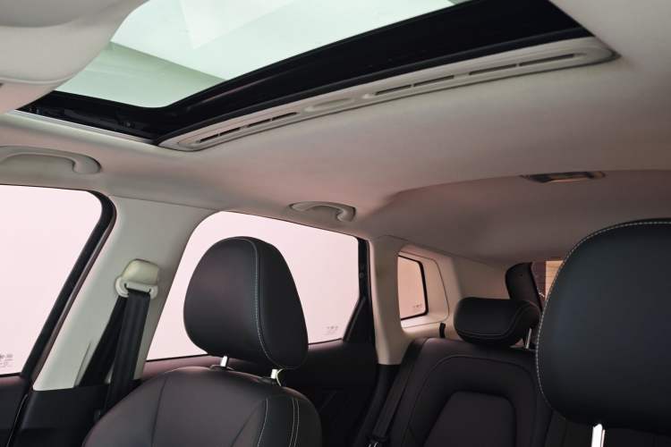 Used Bestune X40 2017 1.6L Automatic Prestige Edition Interior 5