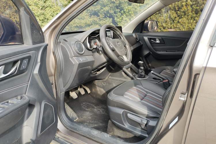 Used Bestune X40 2017 1.6L Manual Luxury Edition Interior 5