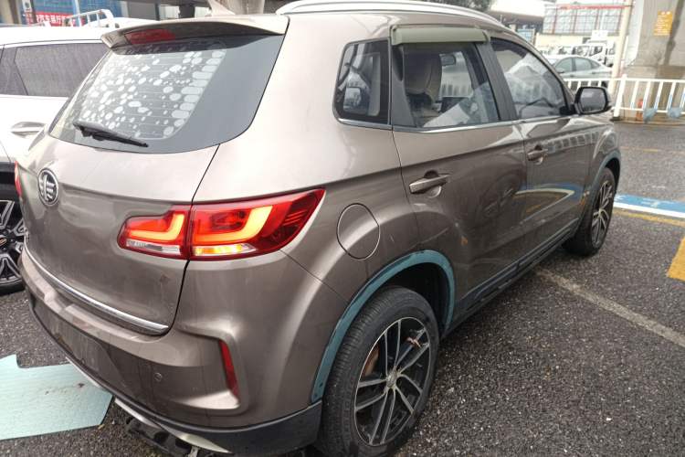 Used Bestune X40 2017 1.6L Automatic Prestige Edition Rear Right 45 Deg