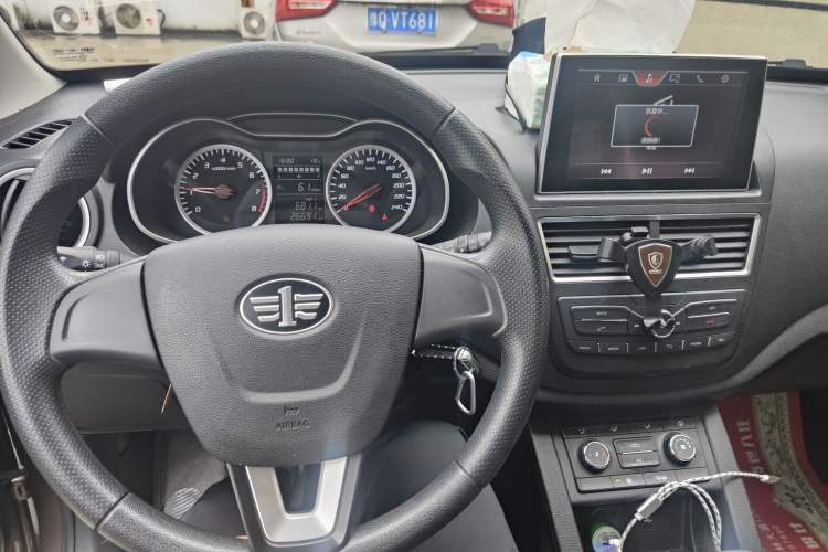 Used Bestune X40 2017 1.6L manual Comfort trim level Audio And AC Panel