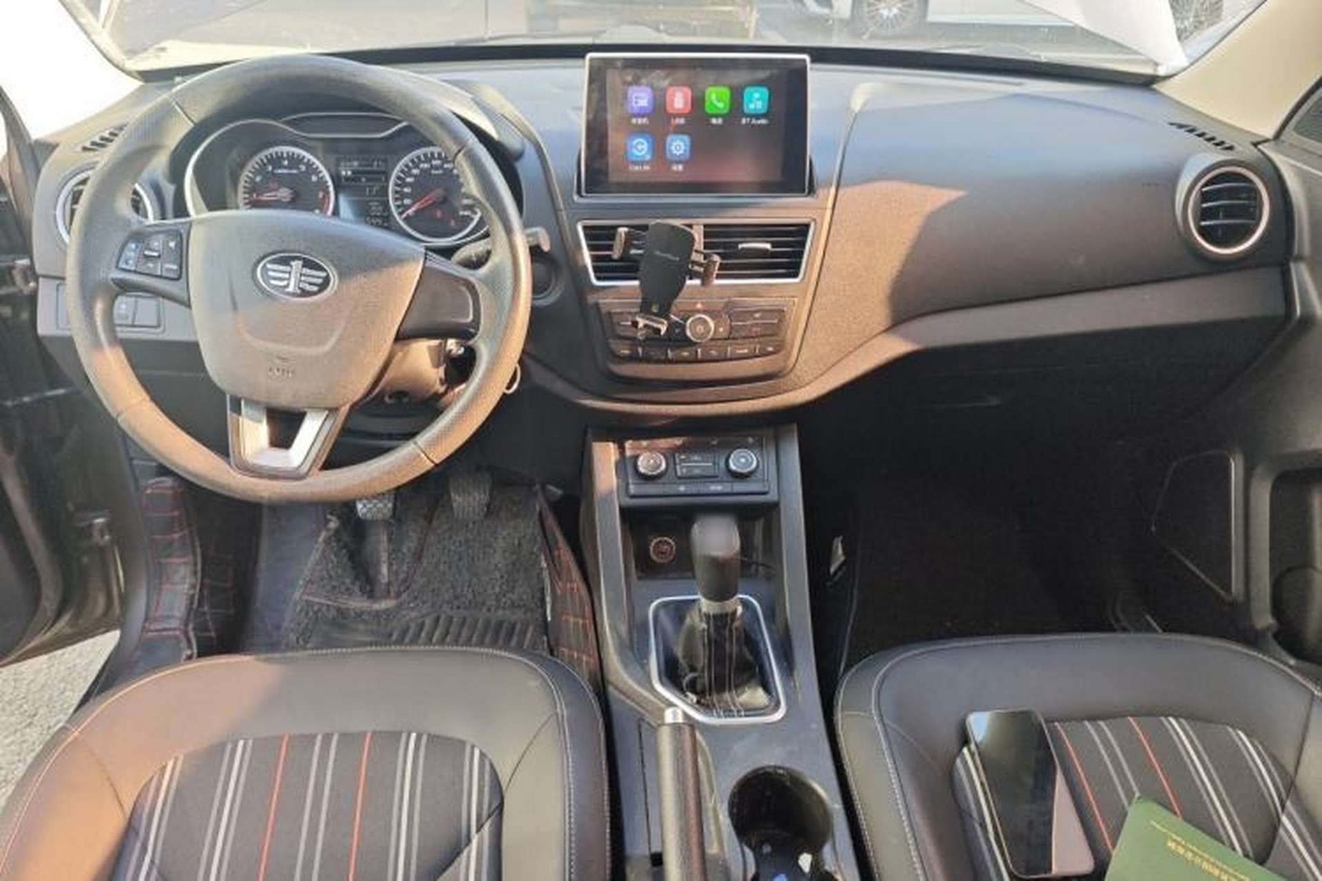 Used Bestune X40 2017 1.6L Manual Luxury Edition Center Console
