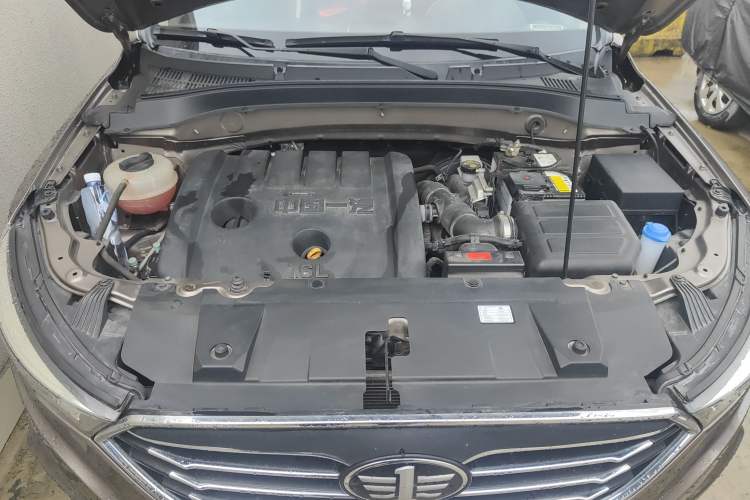 Used Bestune X40 2017 1.6L manual Comfort trim level Engine Bay
