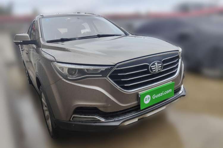 Used Bestune X40 2017 1.6L manual Comfort trim level Front Right 45 Deg