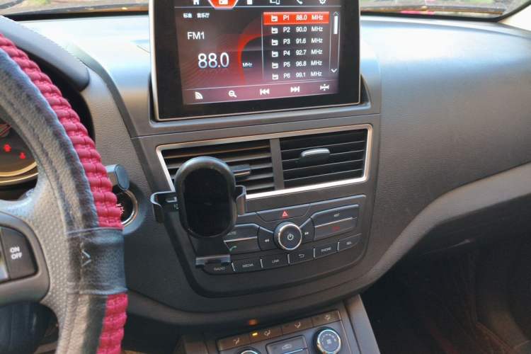 Used Bestune X40 2017 1.6L Automatic Prestige Edition Audio And AC Panel