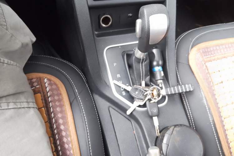 Used Bestune X40 2017 1.6L Automatic Luxury Model Gear Lever