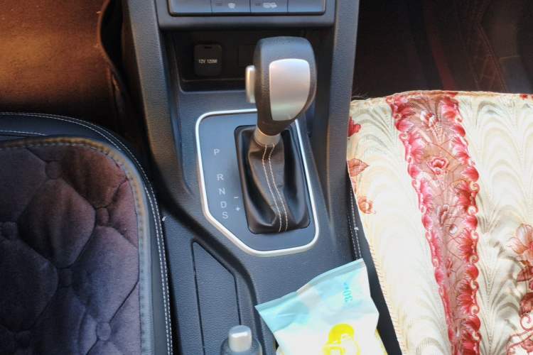 Used Bestune X40 2017 1.6L Automatic Prestige Edition Gear Lever