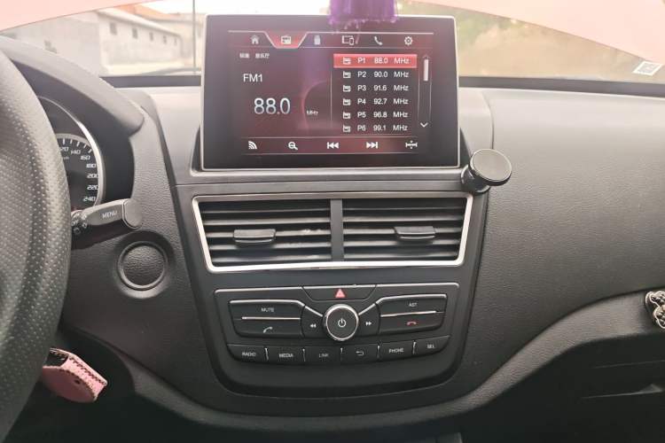 Used Bestune X40 2017 1.6L Automatic Luxury Model Audio And AC Panel