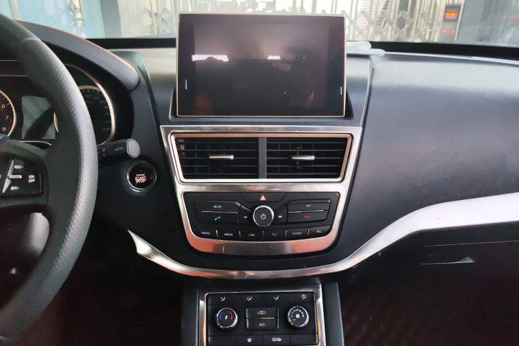 Used Bestune X40 2017 1.6L Automatic Prestige Edition Audio And AC Panel