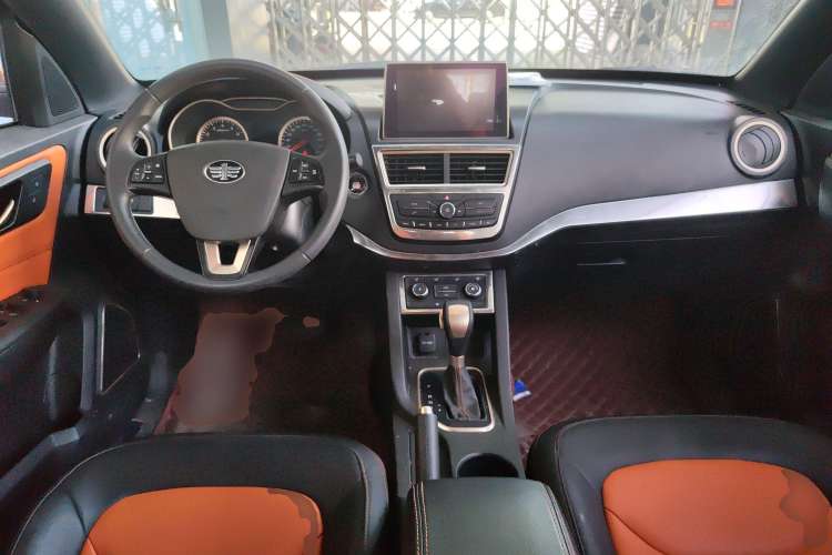 Used Bestune X40 2017 1.6L Automatic Prestige Edition Center Console