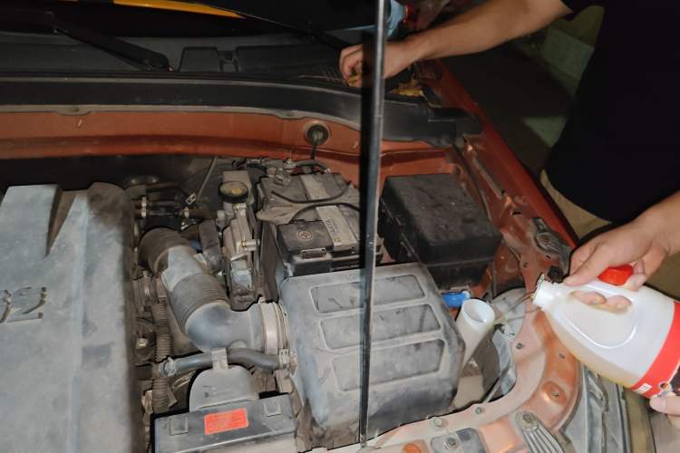 Used Bestune X40 2017 1.6L Automatic Prestige Edition Engine Bay Left