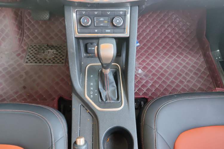 Used Bestune X40 2017 1.6L Automatic Prestige Edition Gear Lever