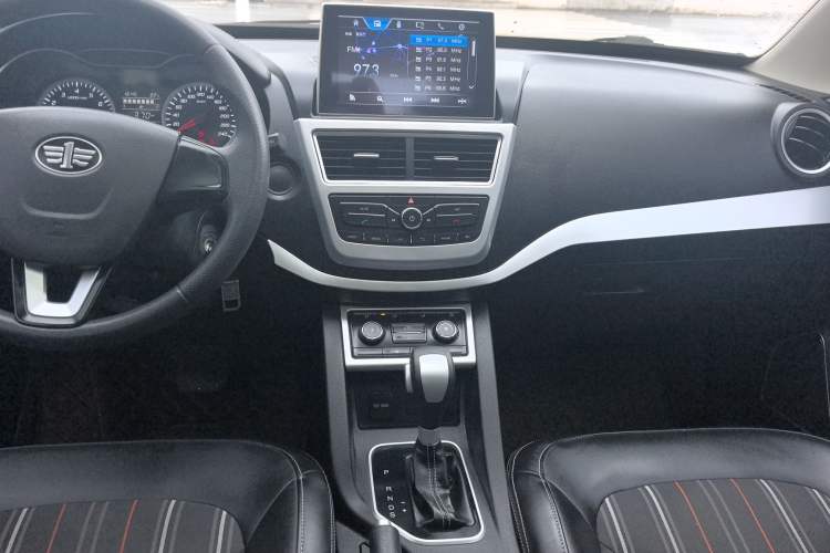 Used Bestune X40 2017 1.6L Automatic Luxury Model Audio And AC Panel