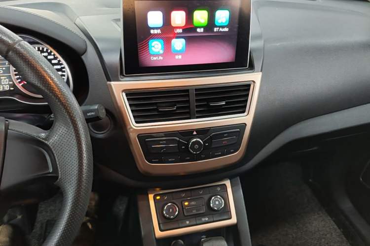 Used Bestune X40 2017 1.6L Automatic Luxury Model Audio And AC Panel
