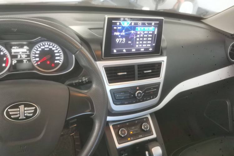 Used Bestune X40 2017 1.6L Automatic Luxury Model Audio And AC Panel