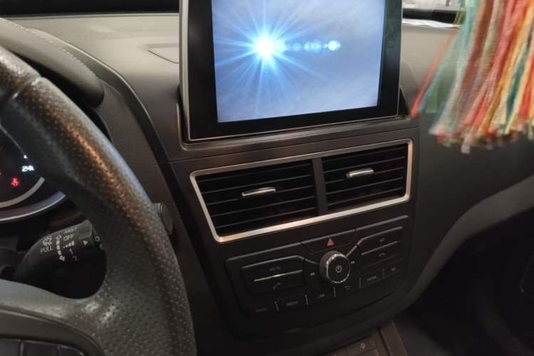 Used Bestune X40 2017 1.6L Automatic Prestige Edition Audio And AC Panel