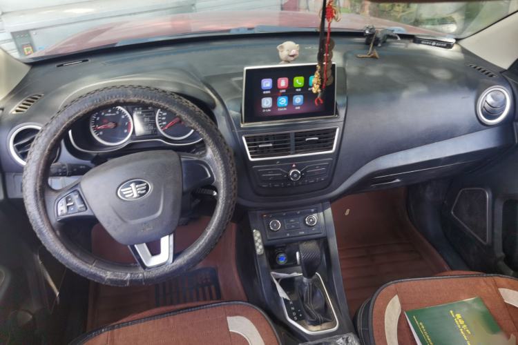 Used Bestune X40 2017 1.6L Automatic Luxury Model Center Console
