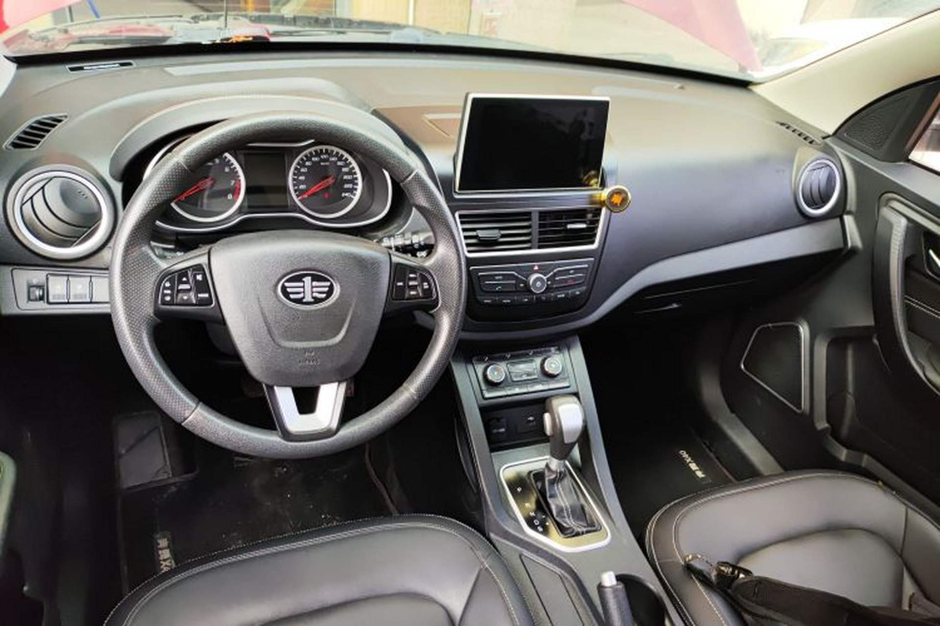 Used Bestune X40 2017 1.6L Automatic Prestige Edition Center Console
