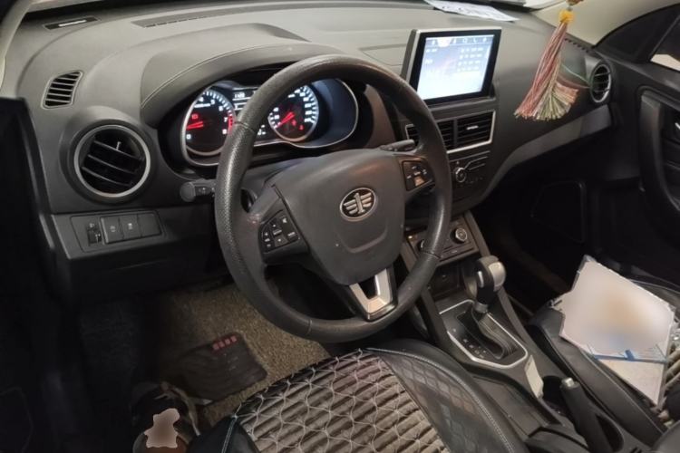 Used Bestune X40 2017 1.6L Automatic Prestige Edition Center Console