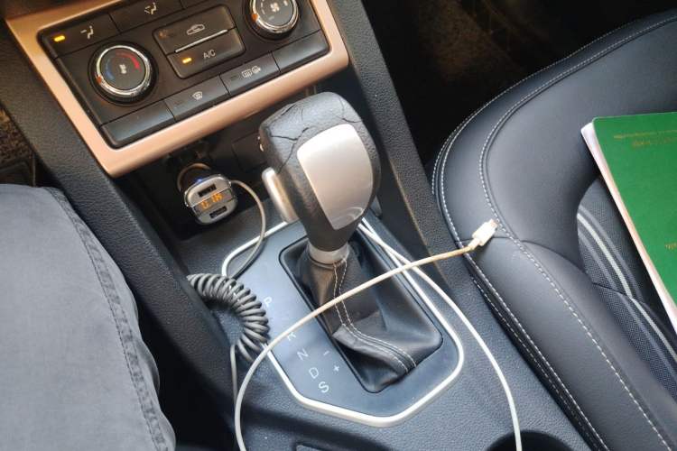 Used Bestune X40 2017 1.6L Automatic Luxury Model Gear Lever