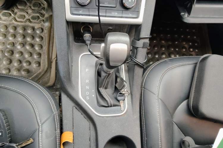 Used Bestune X40 2017 1.6L Automatic Prestige Edition Gear Lever