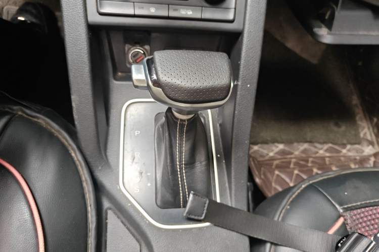 Used Bestune X40 2017 1.6L Automatic Luxury Model Gear Lever