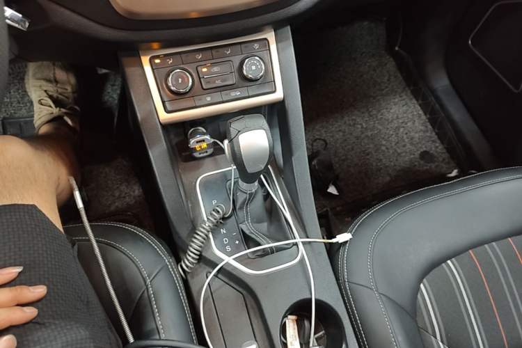 Used Bestune X40 2017 1.6L Automatic Luxury Model Gear Lever