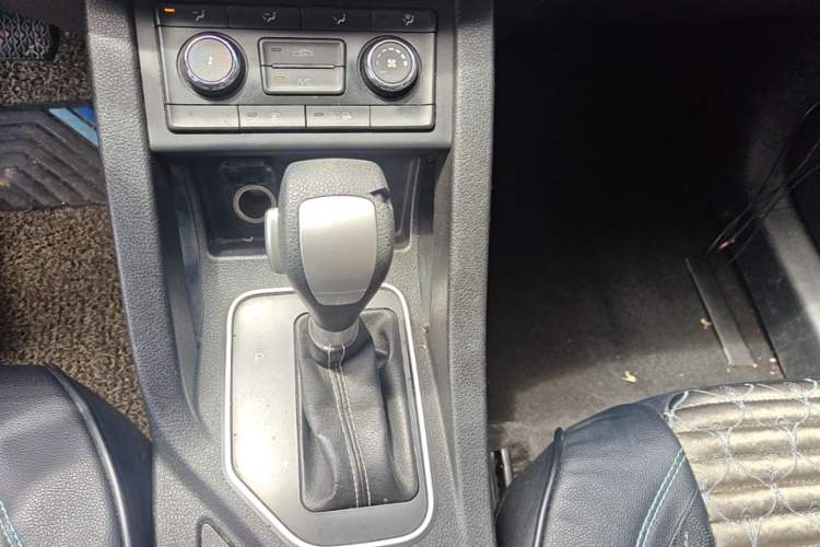 Used Bestune X40 2017 1.6L Automatic Luxury Model Gear Lever