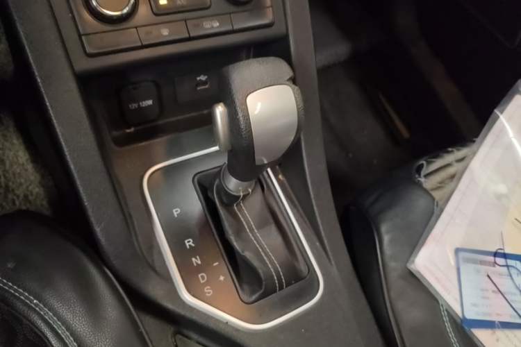 Used Bestune X40 2017 1.6L Automatic Prestige Edition Gear Lever