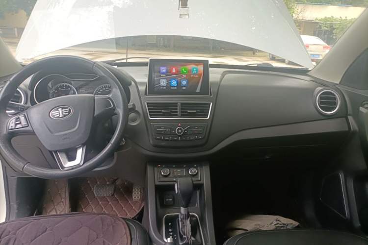Used Bestune X40 2017 1.6L Automatic Luxury Model Audio And AC Panel