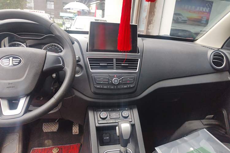 Used Bestune X40 2017 1.6L Automatic Luxury Model Audio And AC Panel