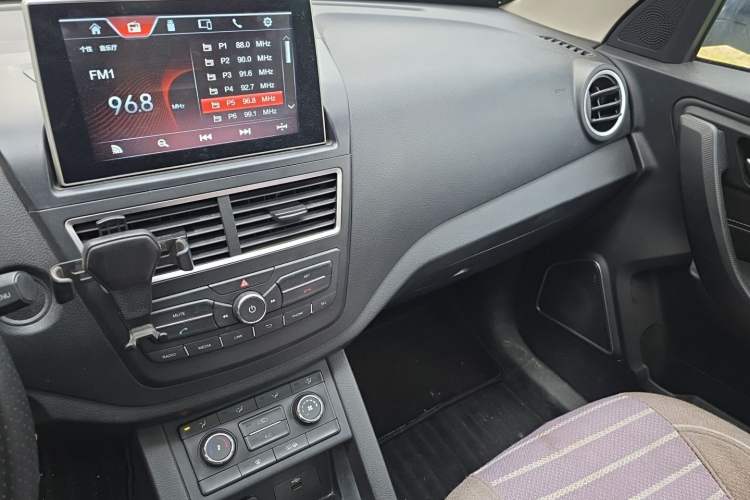 Used Bestune X40 2017 1.6L Manual Luxury Edition Audio And AC Panel